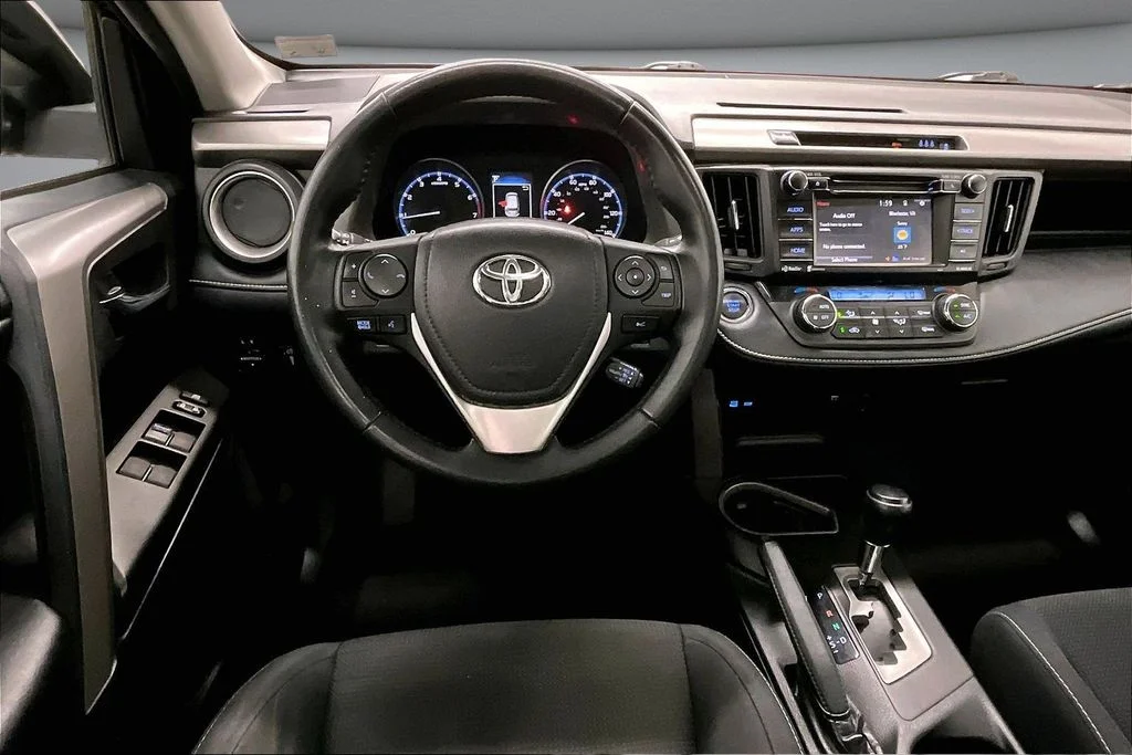 Used 2018 Black Toyota XLE image 8