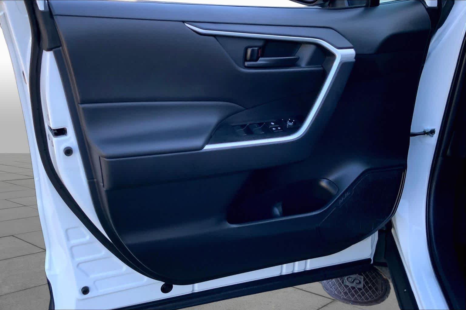 Used 2024 Ice Cap Toyota LE image 21
