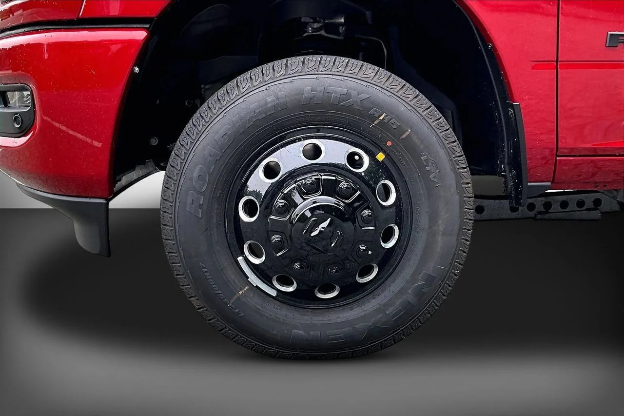 New 2026 Molten Red Pearl-Coat Exterior Paint RAM Big Horn image 30