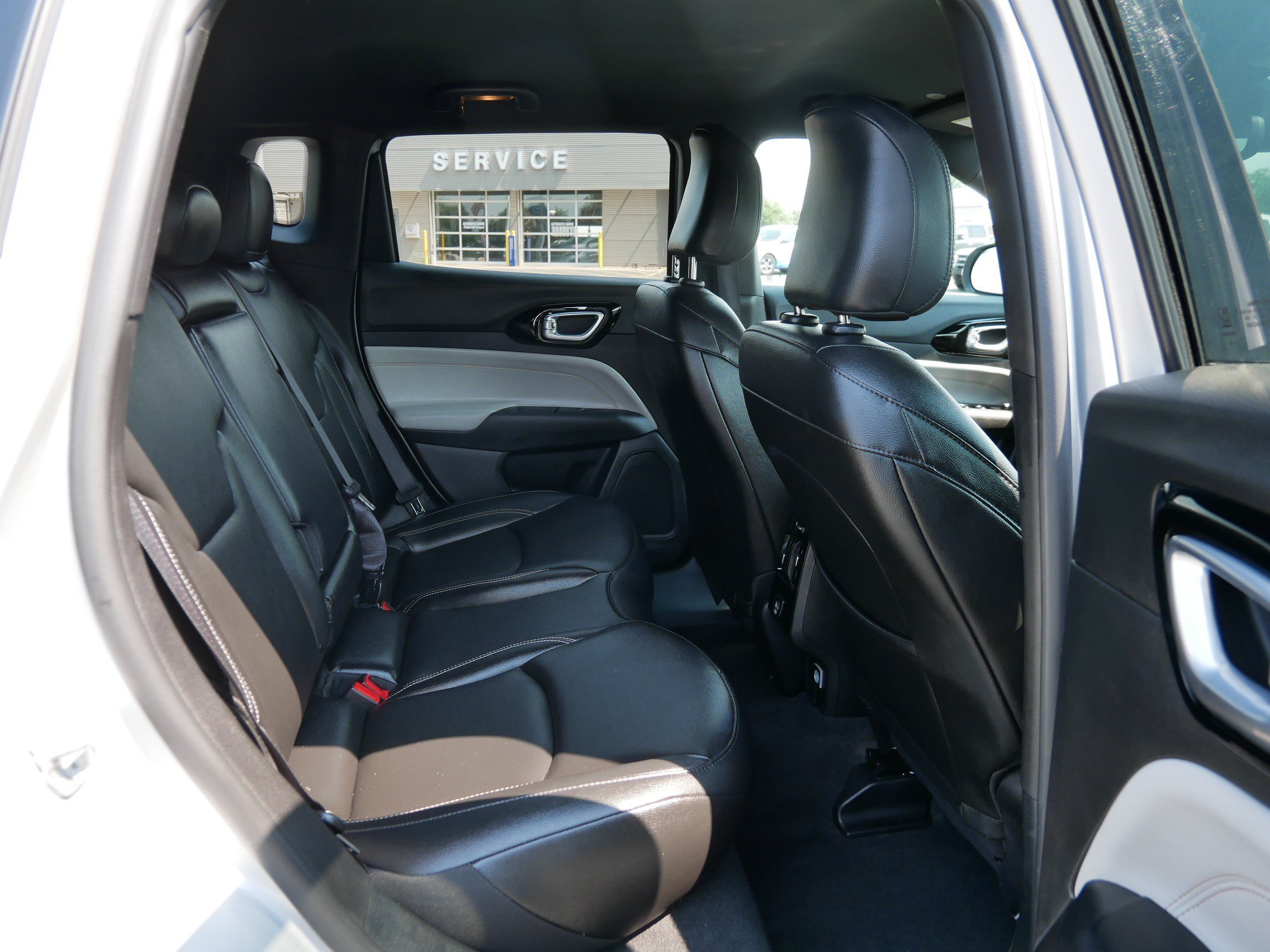Used 2025 Silver Zynith Jeep Limited image 13