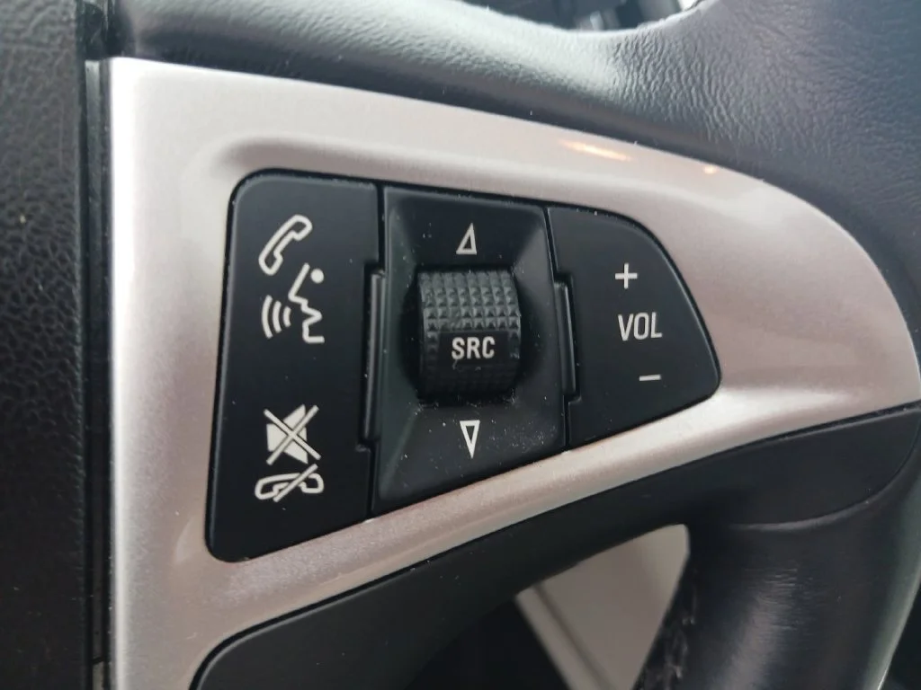 Used 2015 SILVER TOPAZ METALLIC Chevrolet LT image 33