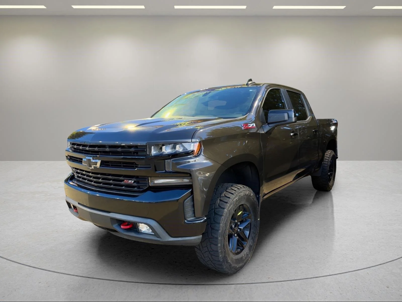 Used 2021  CHEVROLET TRAILBOSSL image 1