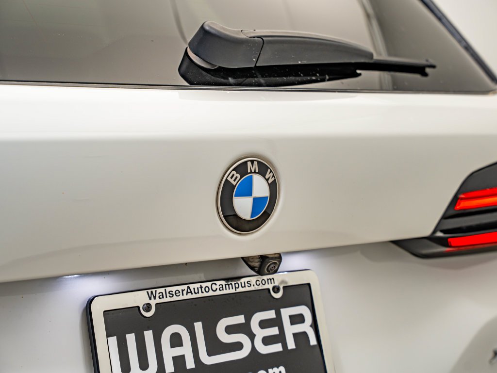 Used 2024 Mineral White Metallic BMW xDrive40i image 17