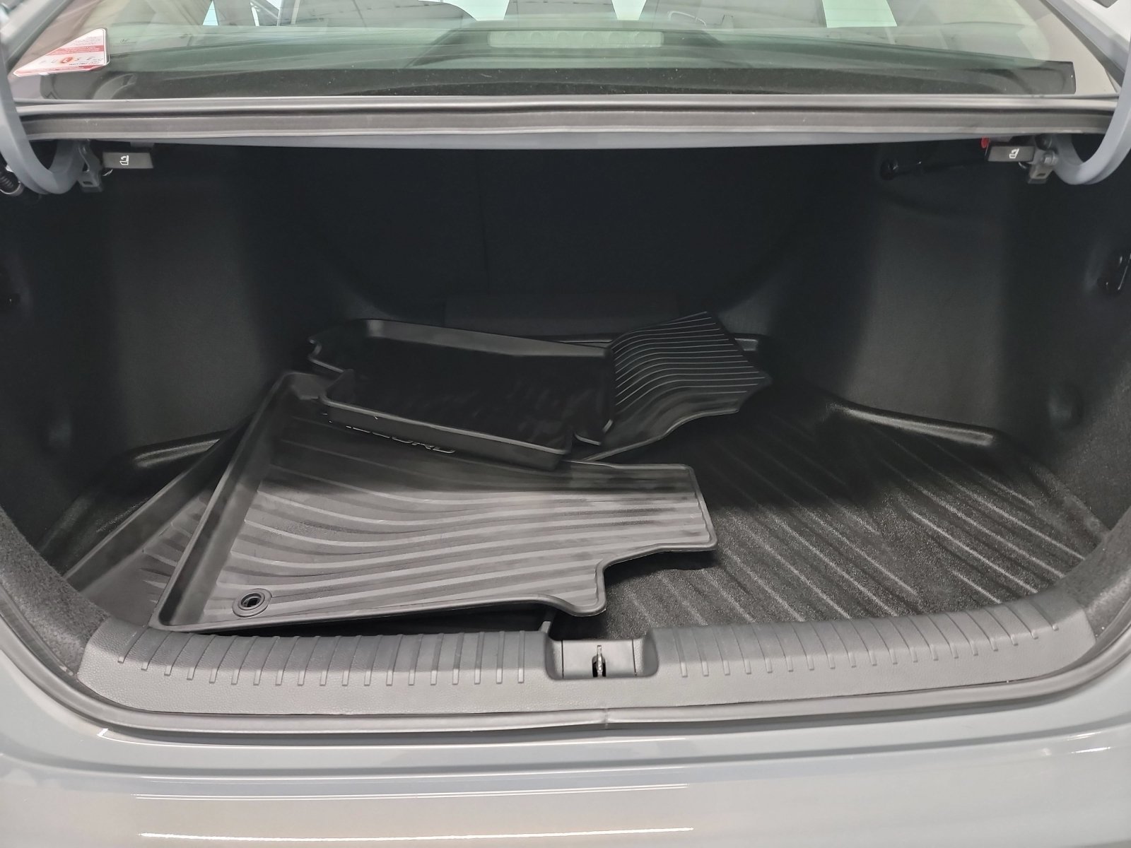 Certified Used 2025 Urban Gray Pearl Honda SE image 26