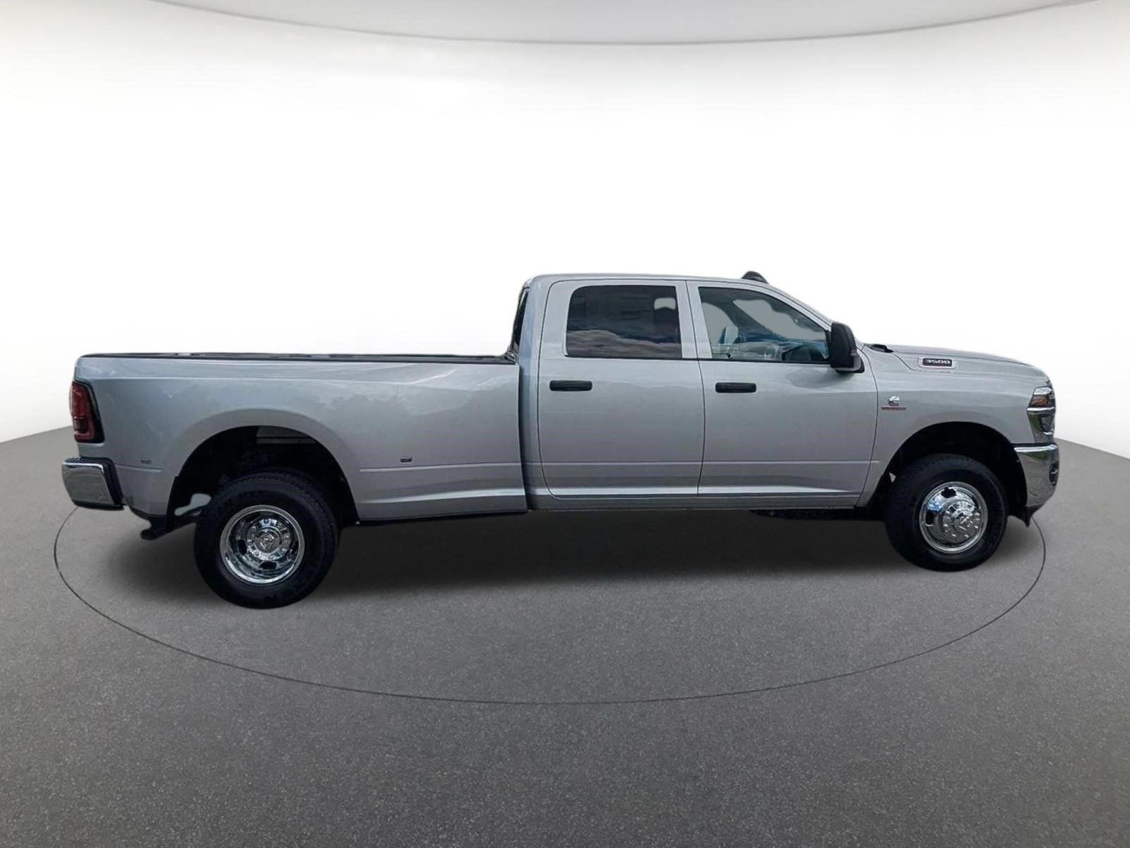 New 2026 Silver-Zynith Exterior Paint RAM Tradesman image 4