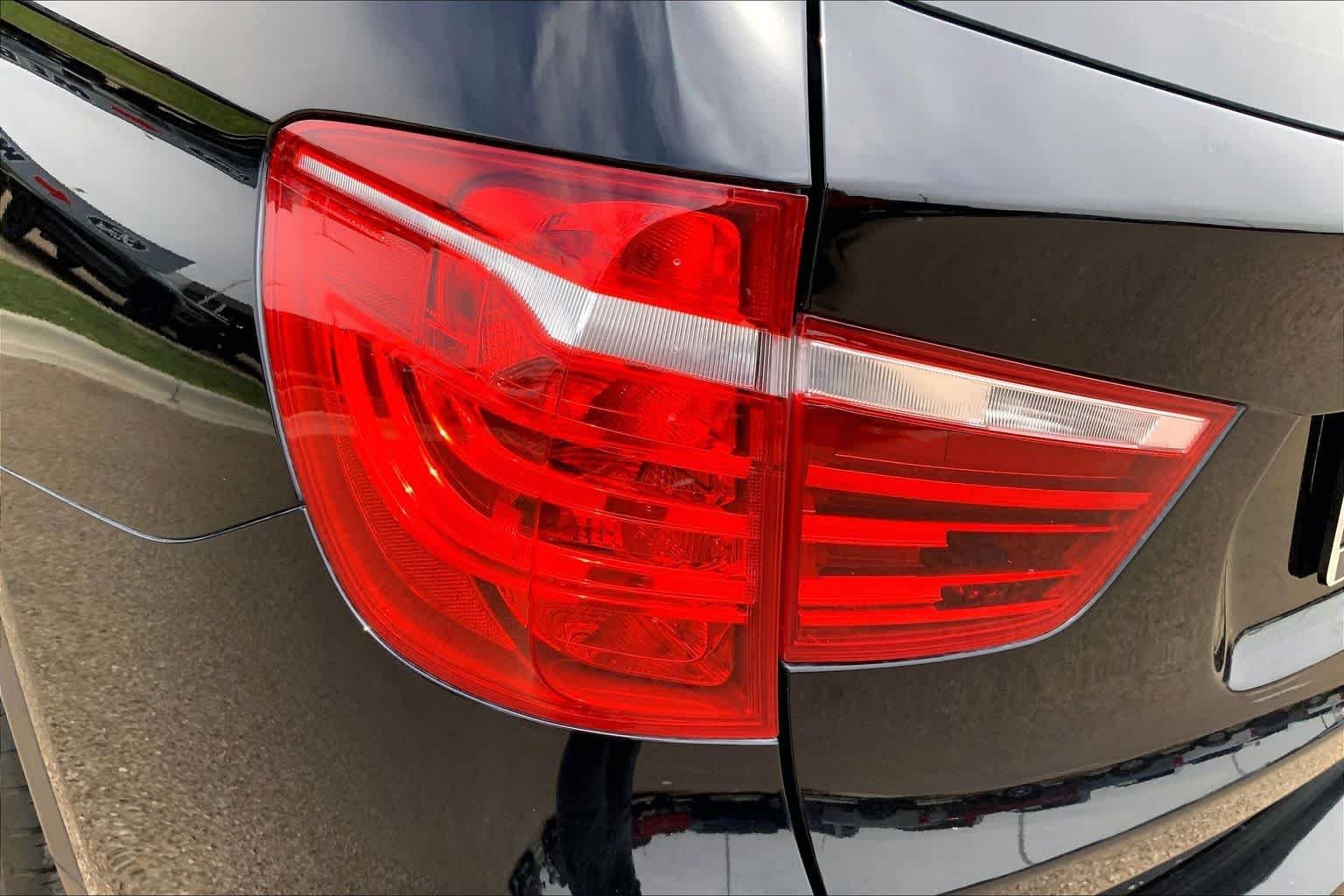 Used 2017 Black Sapphire Metallic BMW xDrive28i image 32