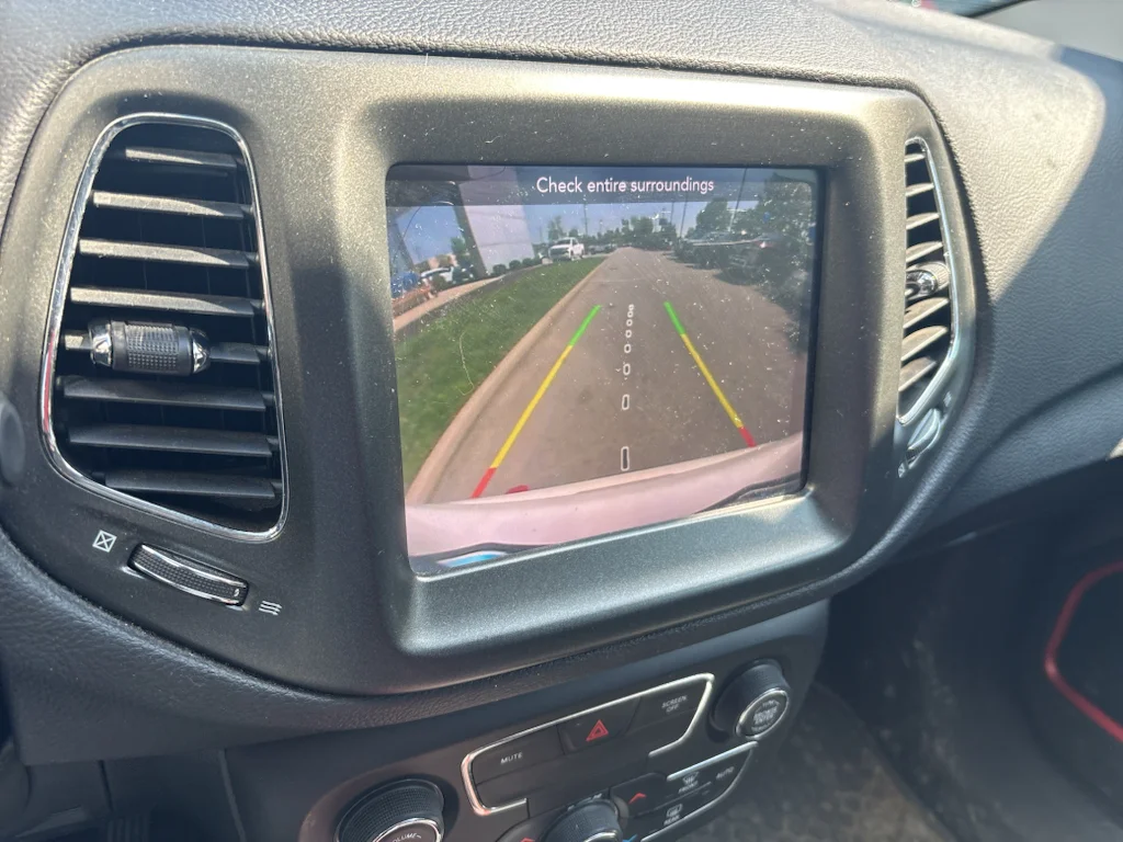 Used 2020  Jeep Trailhawk image 4