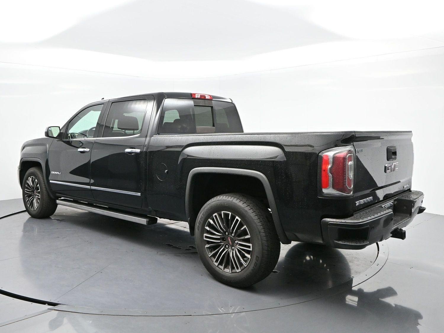 Used 2017 ONYX BLACK GMC Denali image 5