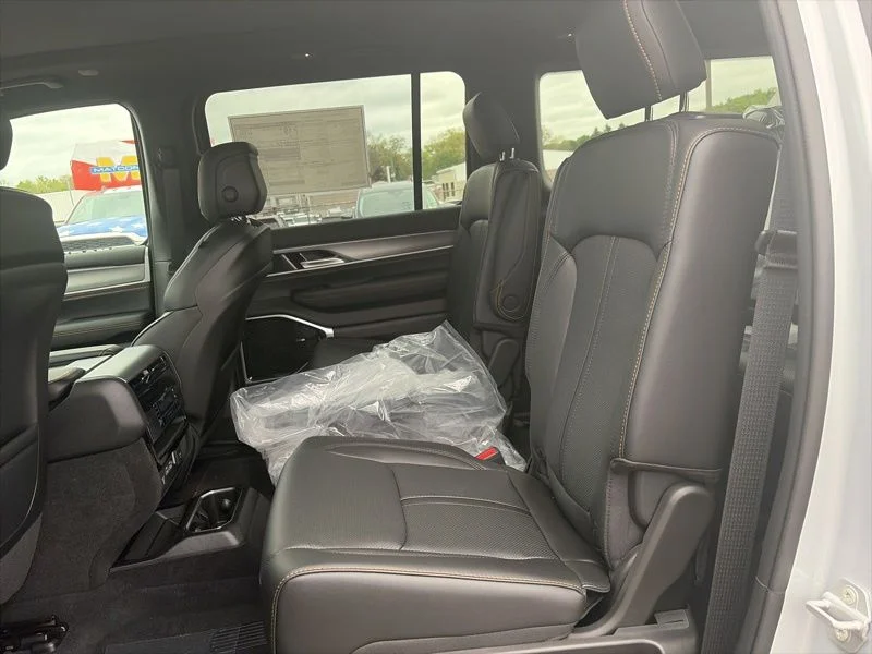 New 2026 Silver-Zynith Exterior Paint Jeep  image 12