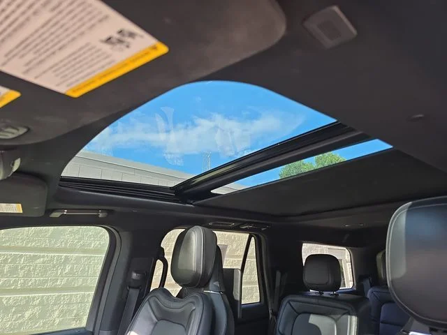Used 2018 Black Velvet Lincoln Reserve image 15