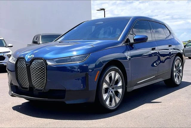2025 BMW iX xDrive50's photo