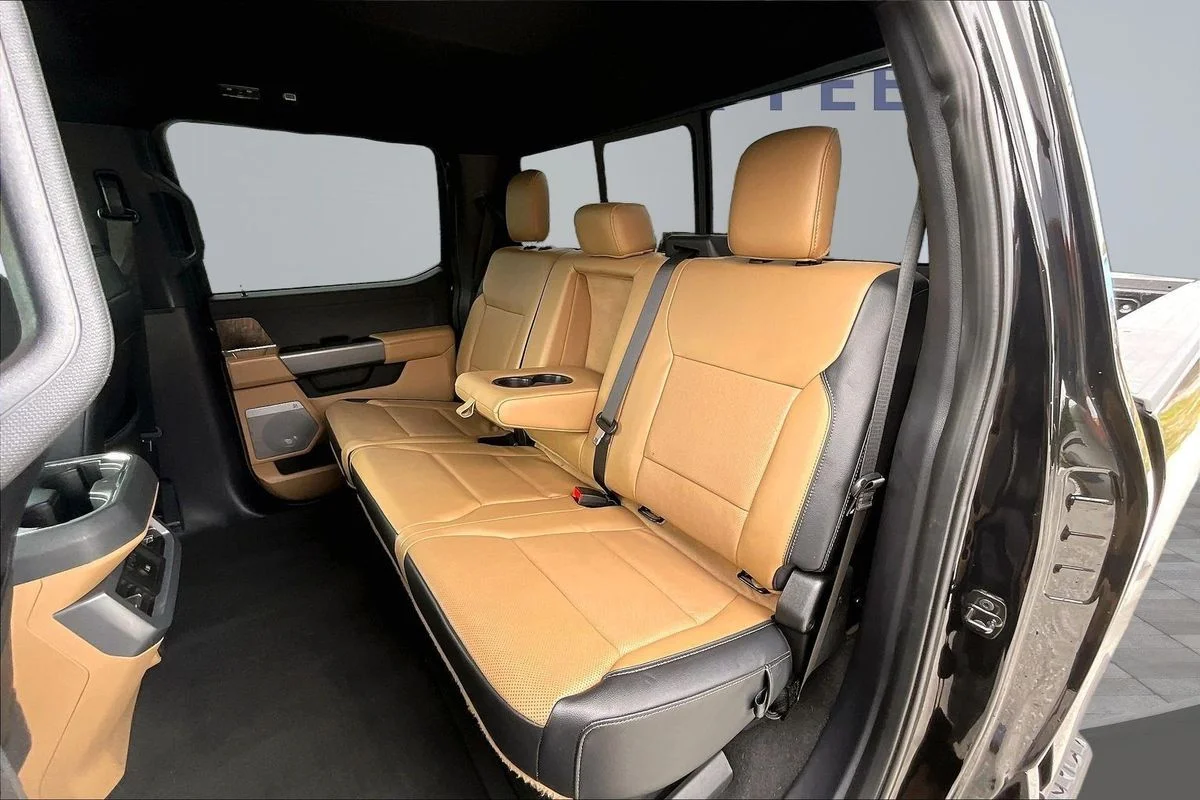 Used 2024  Ford LARIAT image 23