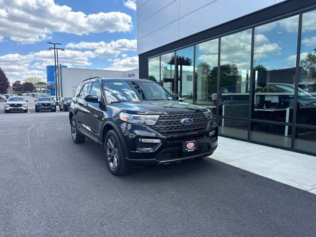 2023 Ford Explorer XLT 4WD's photo