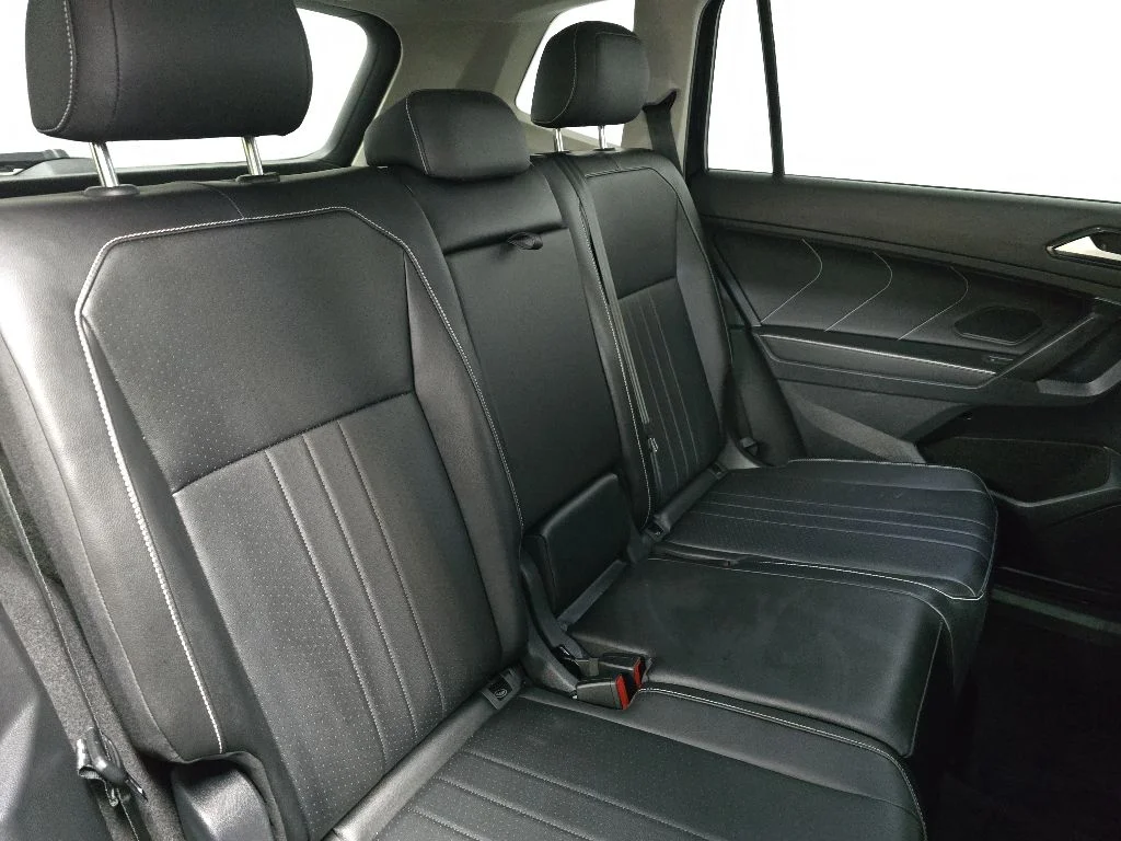 Used 2022 Black Volkswagen 2.0T SE image 17