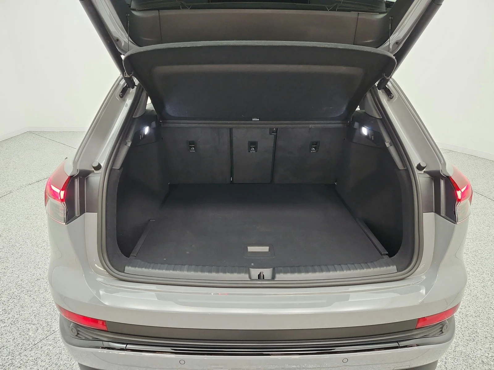 Used 2024 Pebble Gray Audi Premium Plus 55 quattro image 29