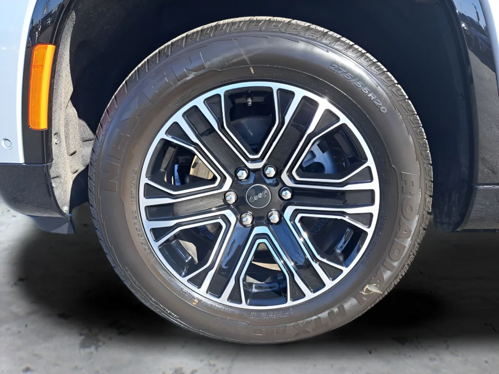 New 2026 Silver-Zynith Exterior Paint Jeep  image 28