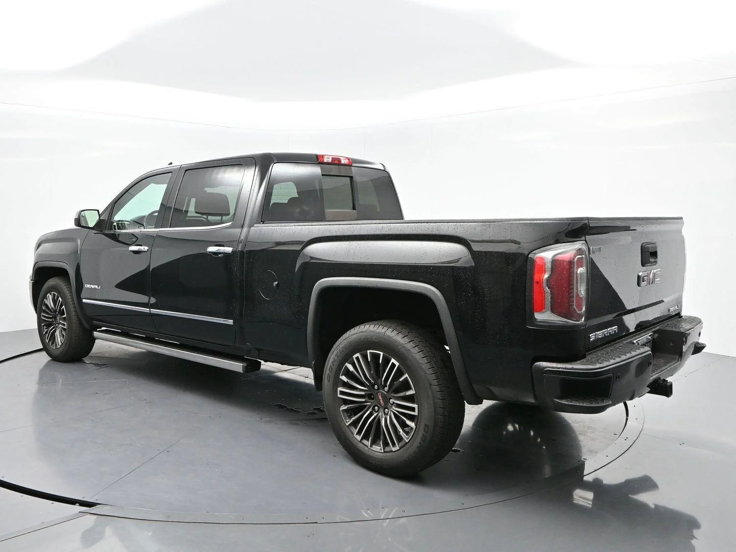 Used 2017 ONYX BLACK GMC Denali image 5