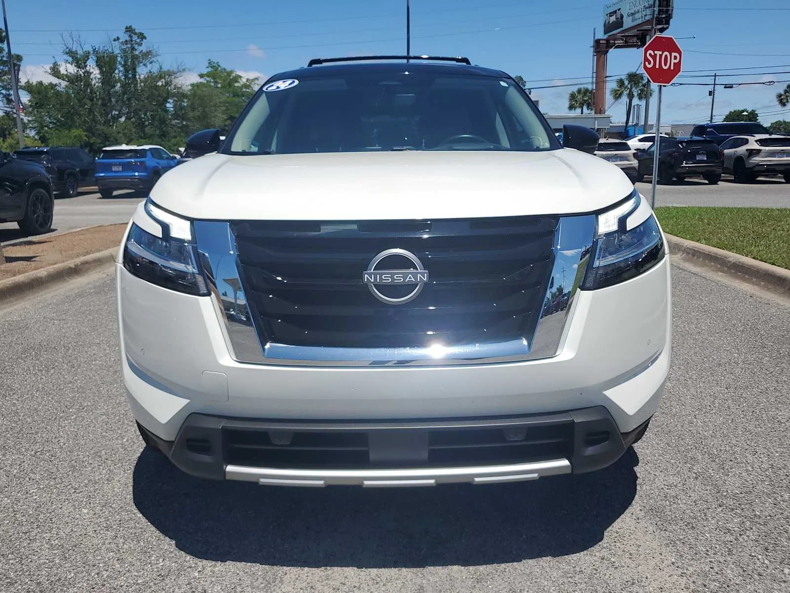 Used 2024 Pearl White Tricoat Whit Nissan Platinum image 9