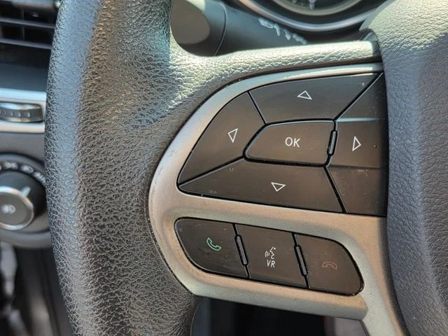 Used 2019 Silver Jeep Latitude image 25