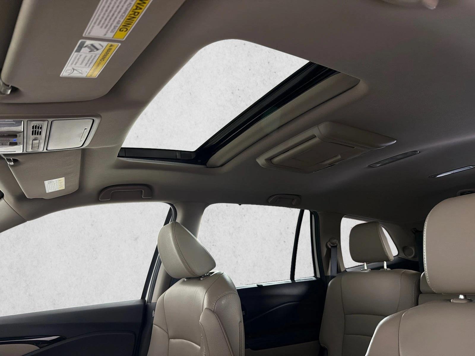 Used 2018 White Diamond Pearl Honda Touring image 2