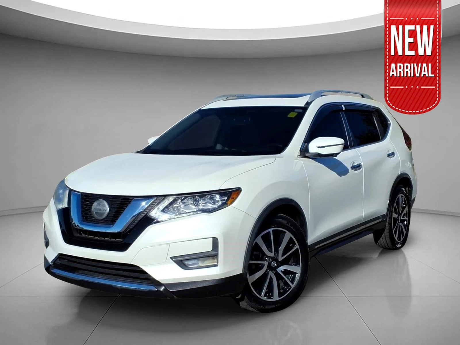 Used 2020 Pearl White Tricoat Nissan SL image 1