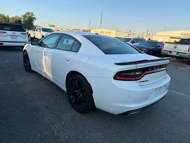 Used 2018 White Dodge SXT image 7