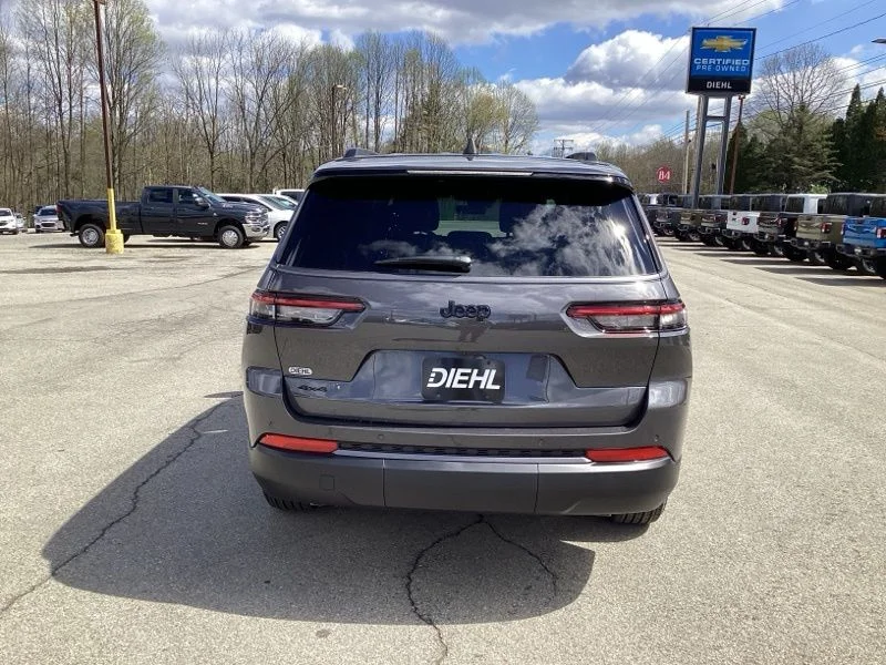 New 2026 Baltic Gray Metallic Clear-Coat Exterior Paint Jeep Altitude image 6