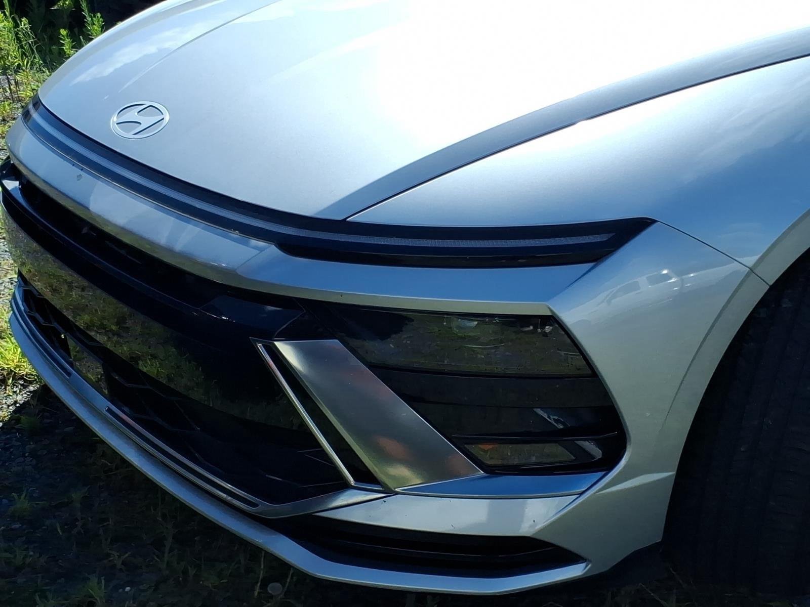 Used 2025 Aero Silver Hyundai SEL image 2