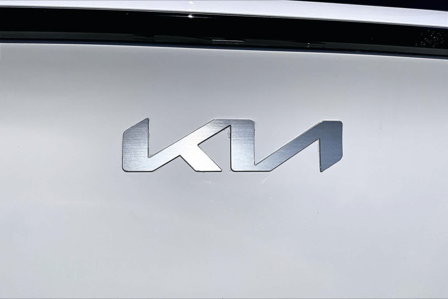 Used 2023 Glacial White Pearl Kia EX image 30