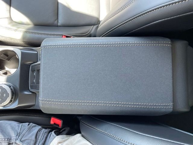 New 2025 Azure Gray Metallic Tri-Coat Ford Badlands® image 33