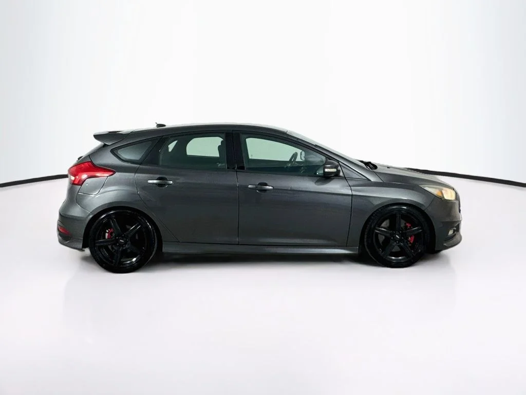 Used 2015 Magnetic Ford ST image 8