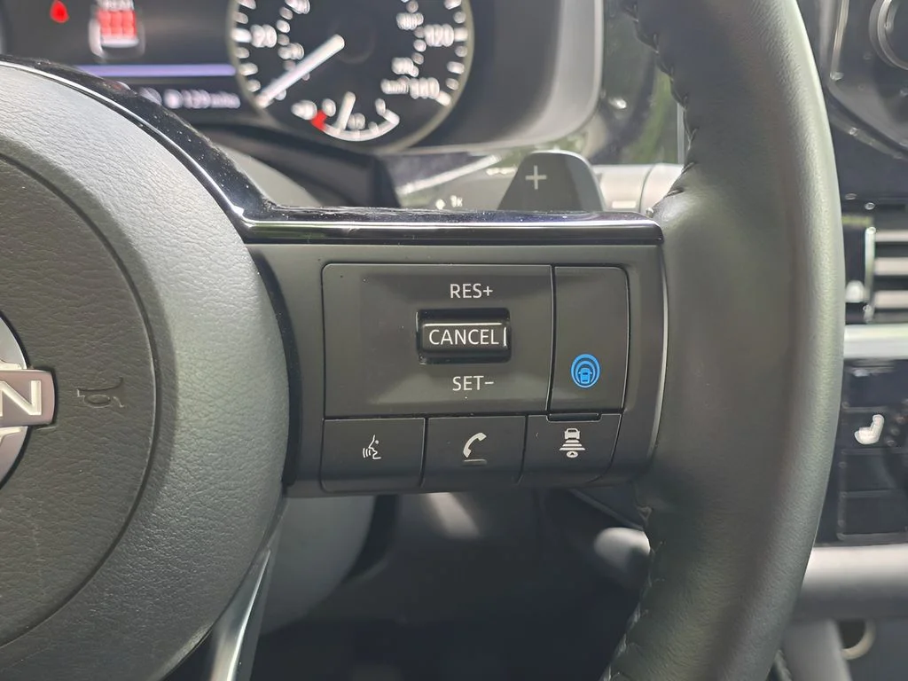 Used 2025 Super Black Nissan SL image 14
