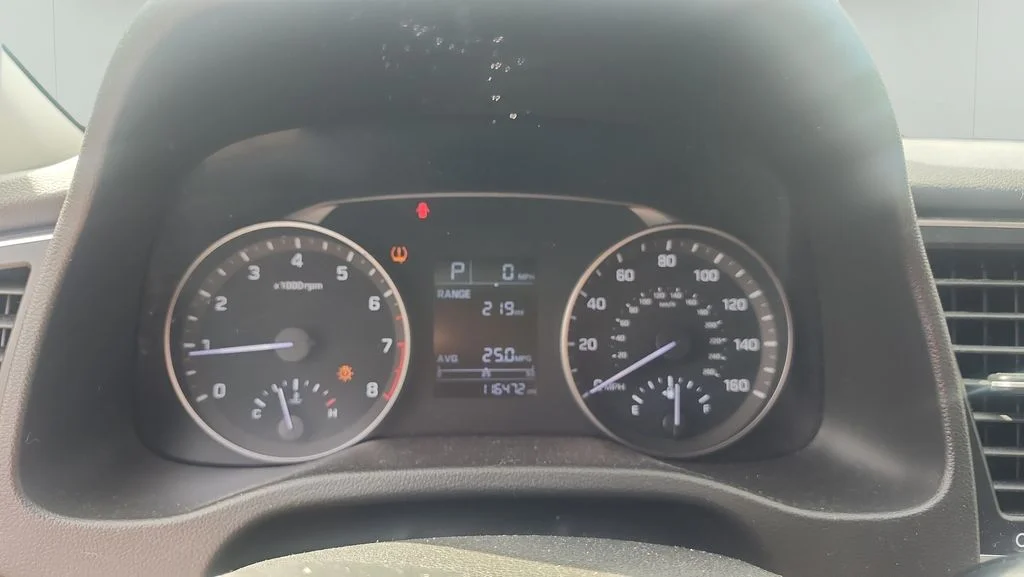 Used 2017 White Hyundai SE image 10