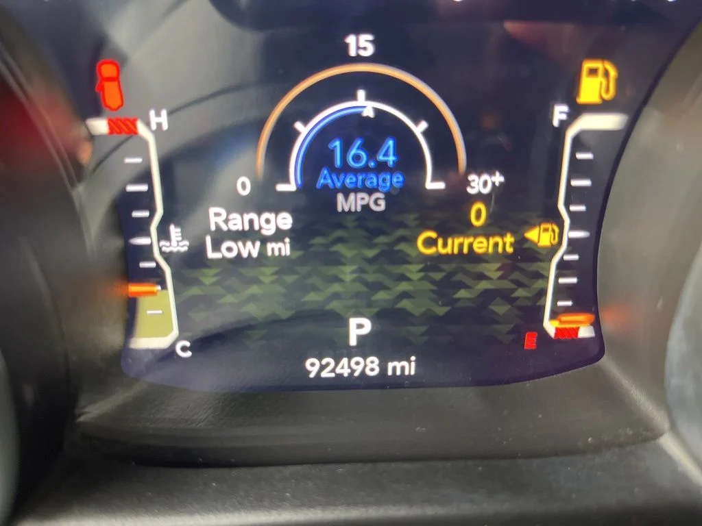 Used 2023 Silver Jeep Altitude image 20