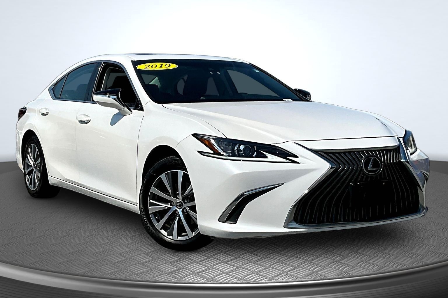 Used 2019 White Lexus 350 image 3