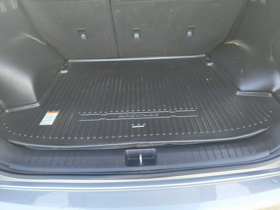 Used 2022  Kia LX image 12