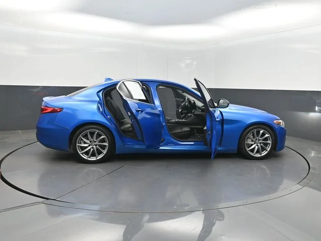 Used 2020 Blue Alfa Romeo Base image 36