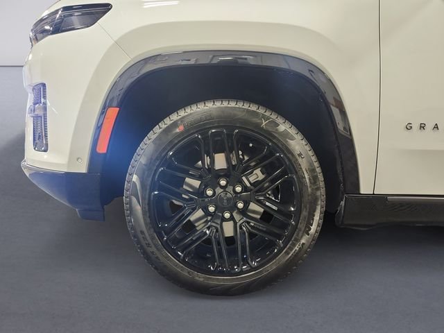 New 2026 Bright White Clear-Coat Exterior Paint Jeep Limited Reserve image 14