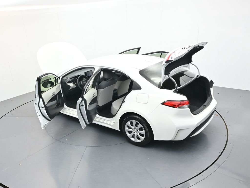 Used 2022 White Toyota LE image 34