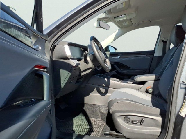 Certified Used 2025 Platinum Gray Metallic Volkswagen SE image 15