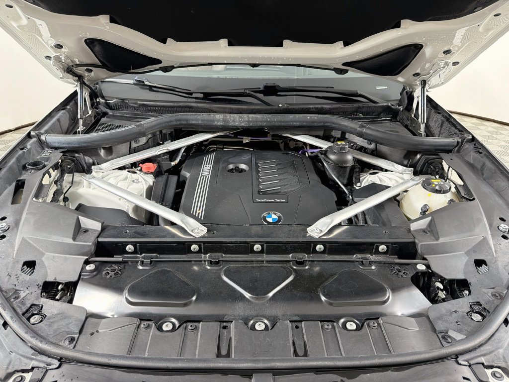 Used 2023 White BMW sDrive40i image 32