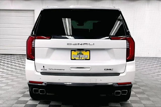Used 2025 White Frost Tricoat GMC Denali Ultimate image 5
