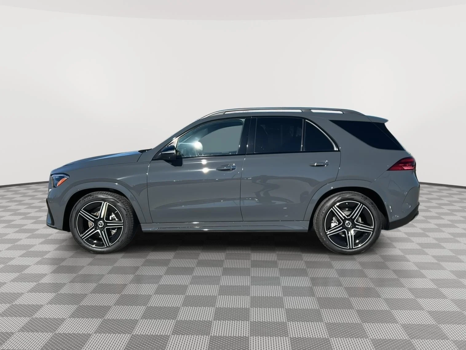 New 2026 MANUFAKTUR Silicon Grey Mercedes-Benz GLE 350 image 6