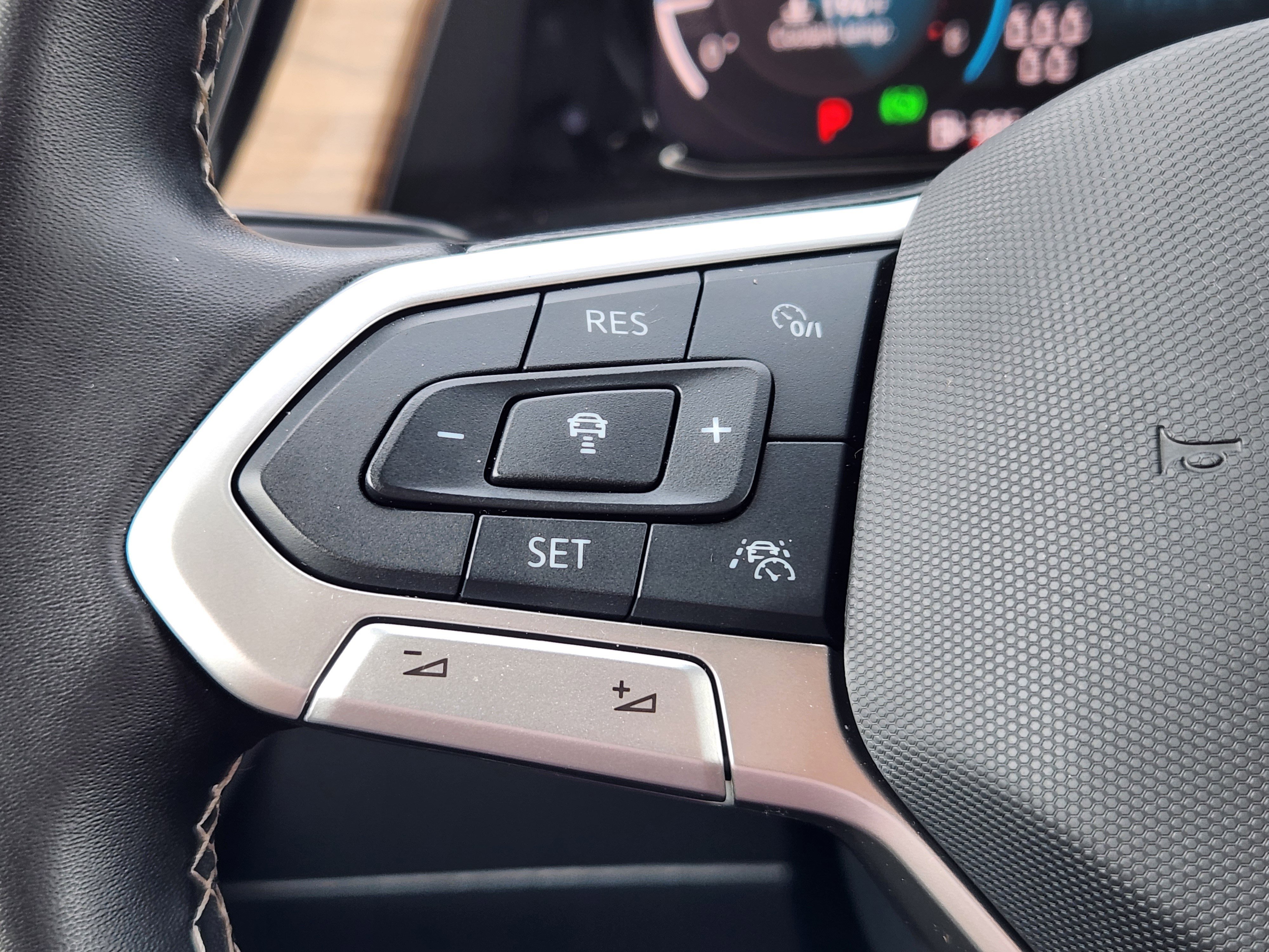 2025 Volkswagen Atlas SE w/Tech - Photo 21