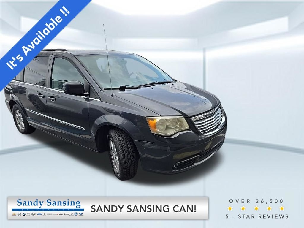 2012 Chrysler Town & Country Touring's photo
