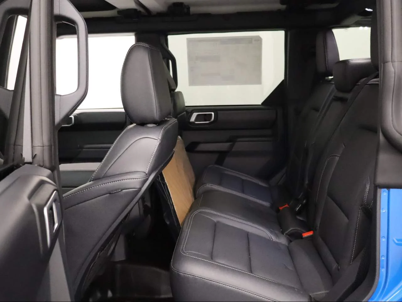 New 2026 Velocity Blue Metallic Ford Badlands® image 18
