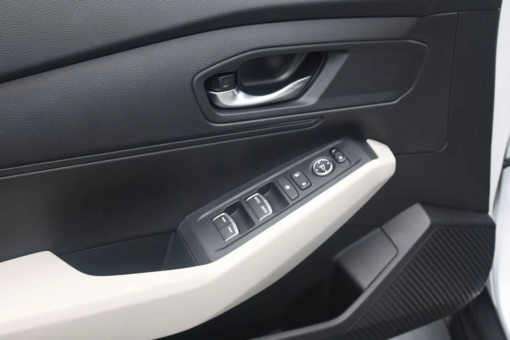 New 2026 Platinum White Pearl Honda LX image 17