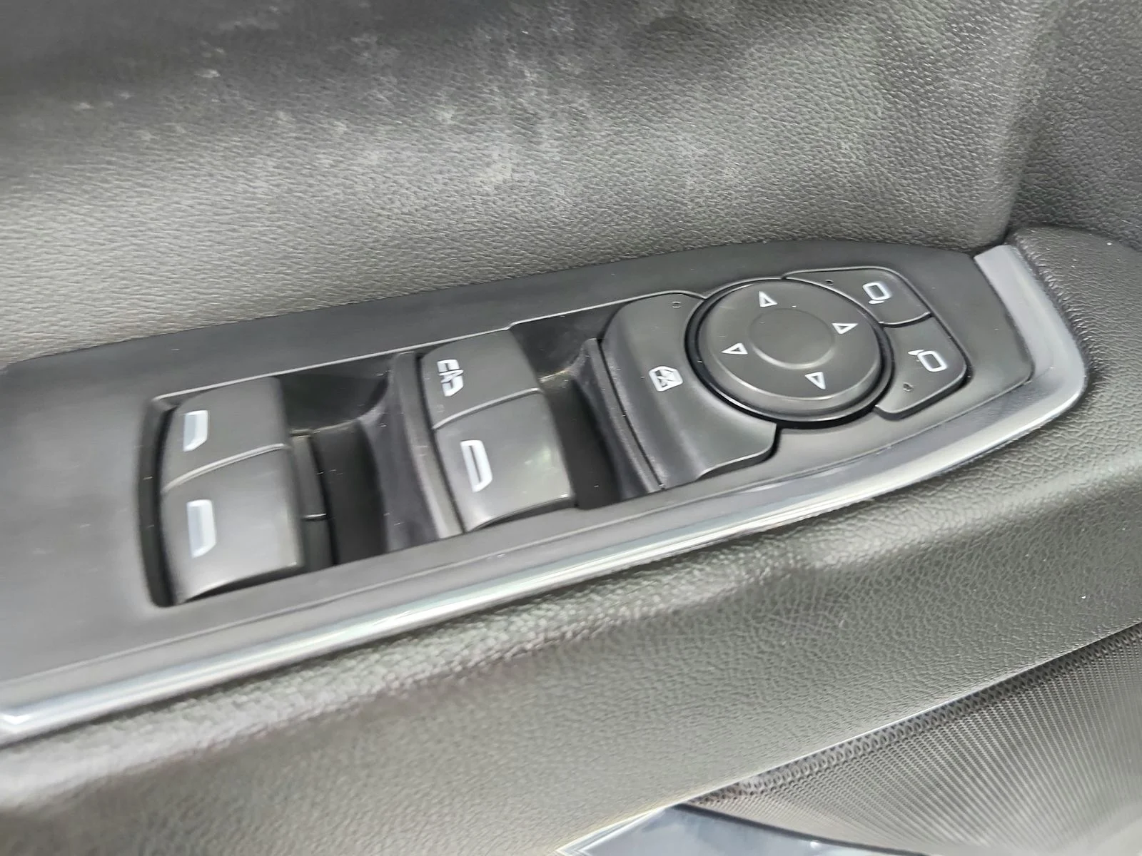 Used 2024 White Chevrolet LT image 36