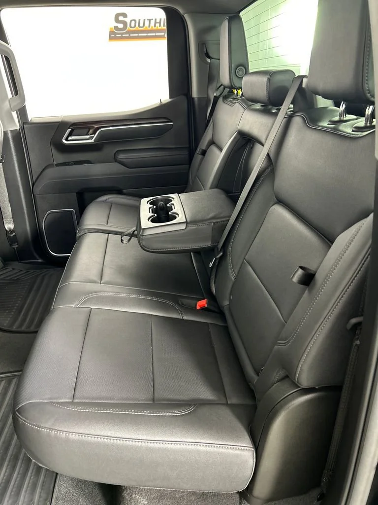 Used 2025 Onyx Black GMC SLT image 19