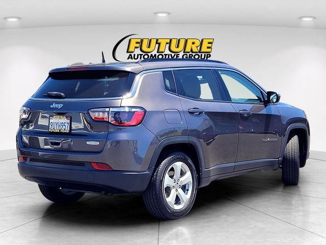 Used 2021 Gray Jeep Latitude image 4